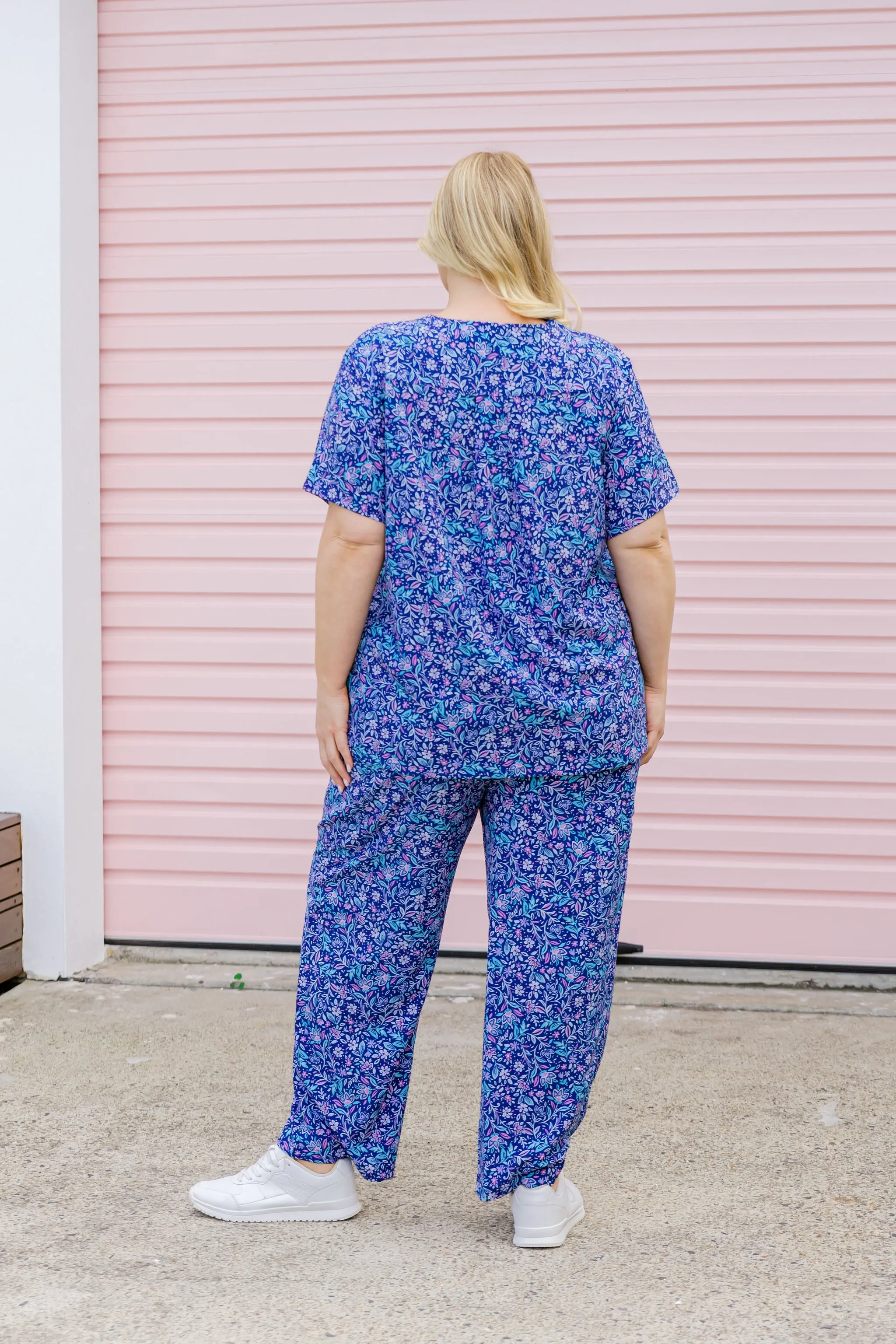 Jazz Scrubs Set in Jasmine