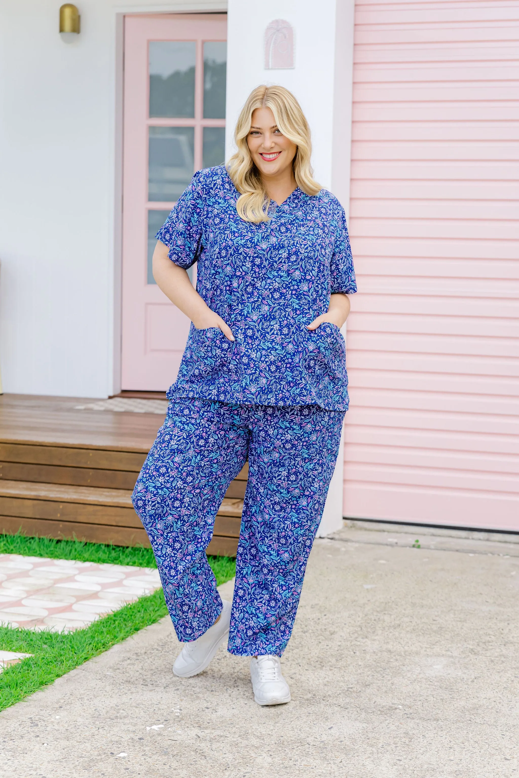 Jazz Scrubs Set in Jasmine