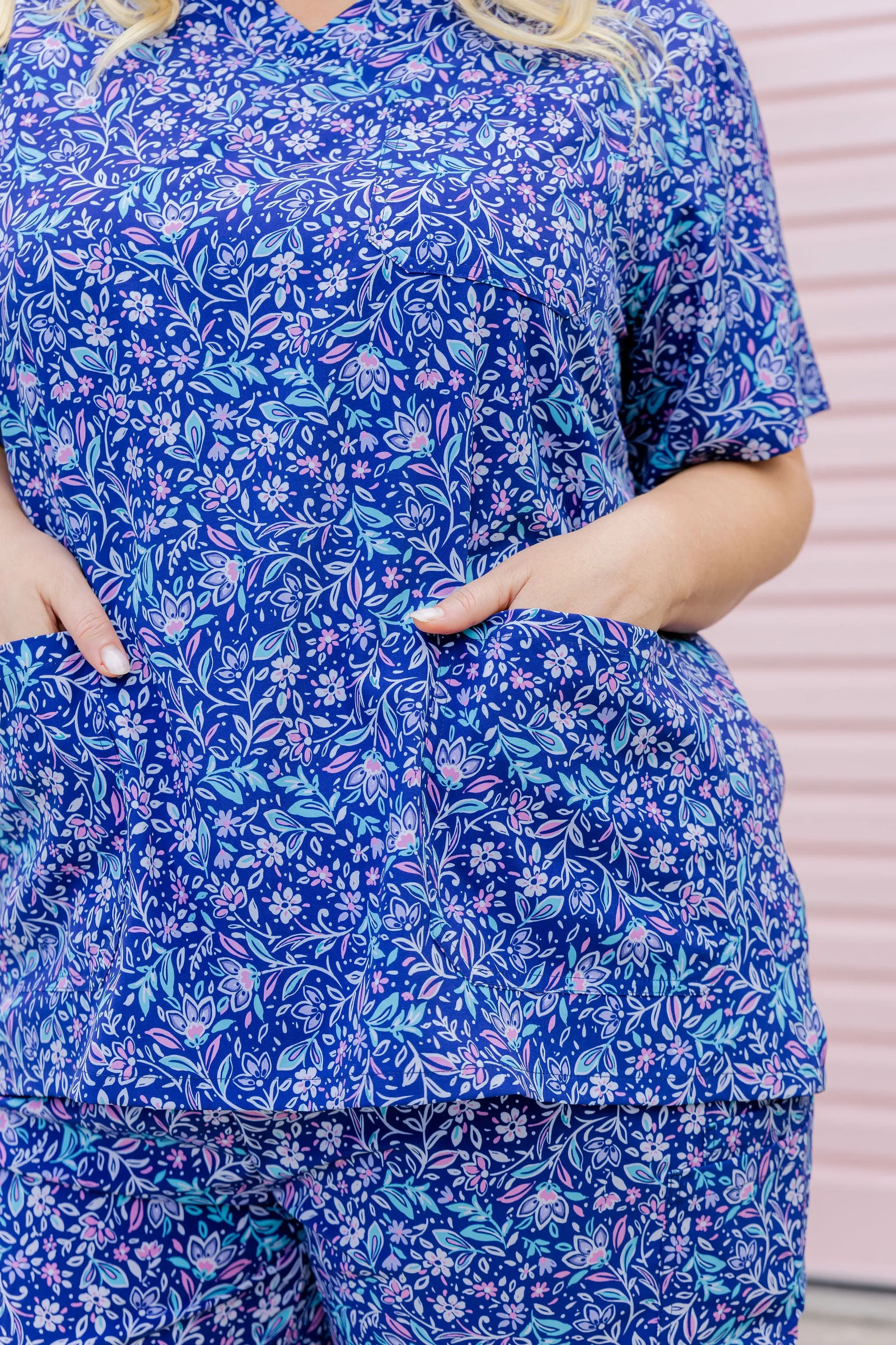 Jazz Scrubs Set in Jasmine