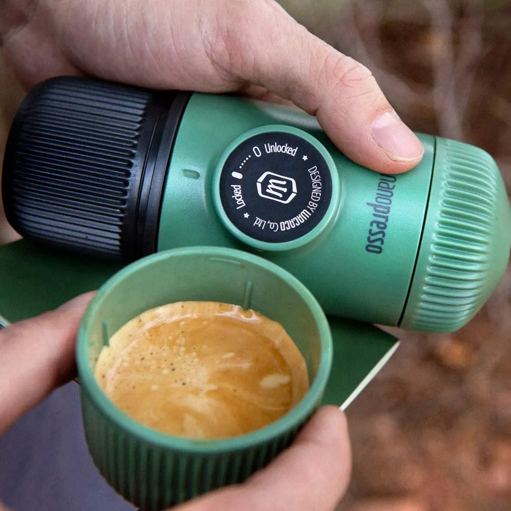WACACO BUNDLE - Elements Nanopresso Portable Espresso Maker with Protective Case (Manually Powered)   Octaroma Vacuum Insulated Mug 300ML - Green